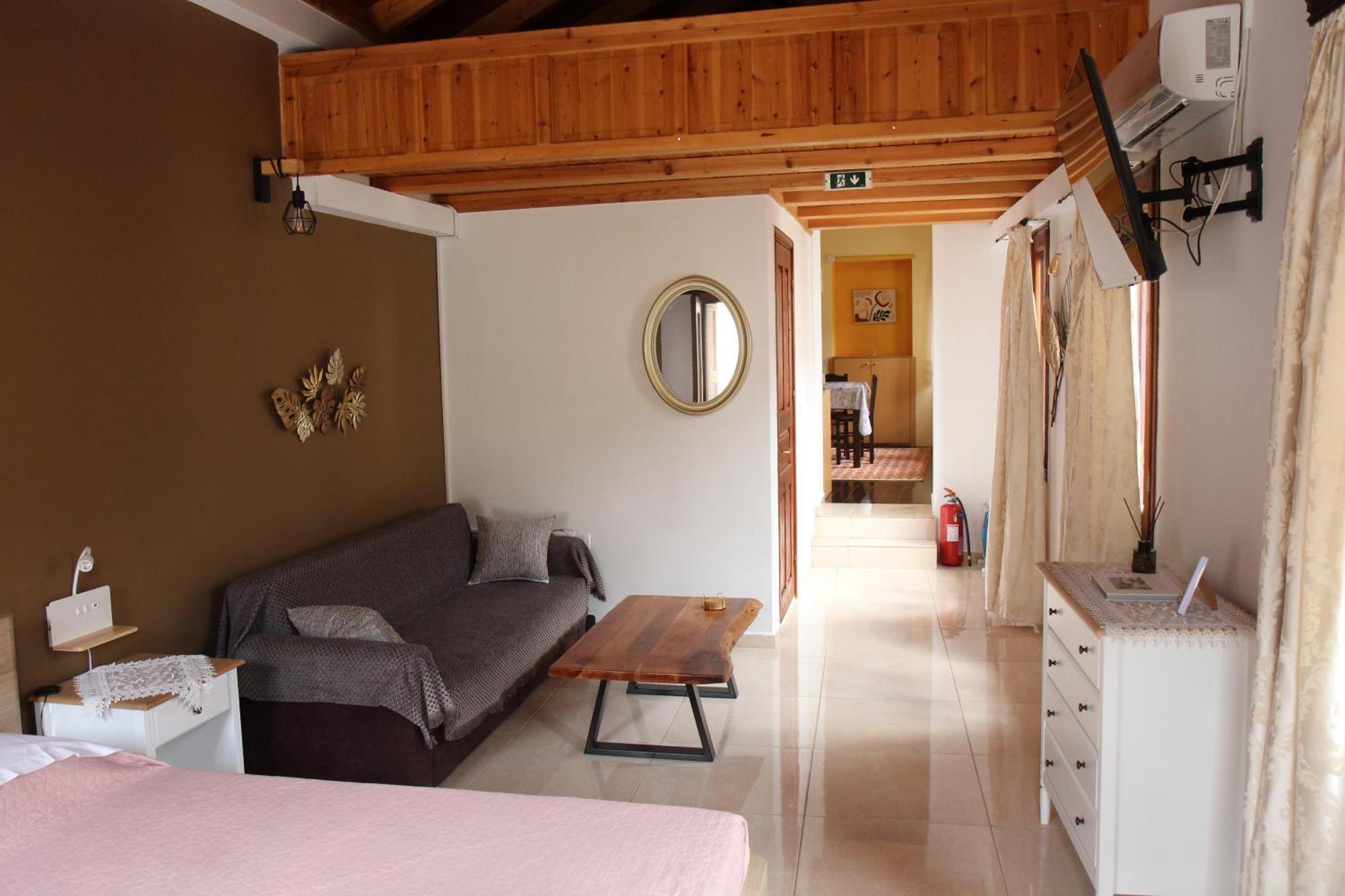 Main Square Apartment Symi Exterior foto